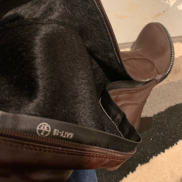 Beautiful brown leather boots - Picture 6 of 6